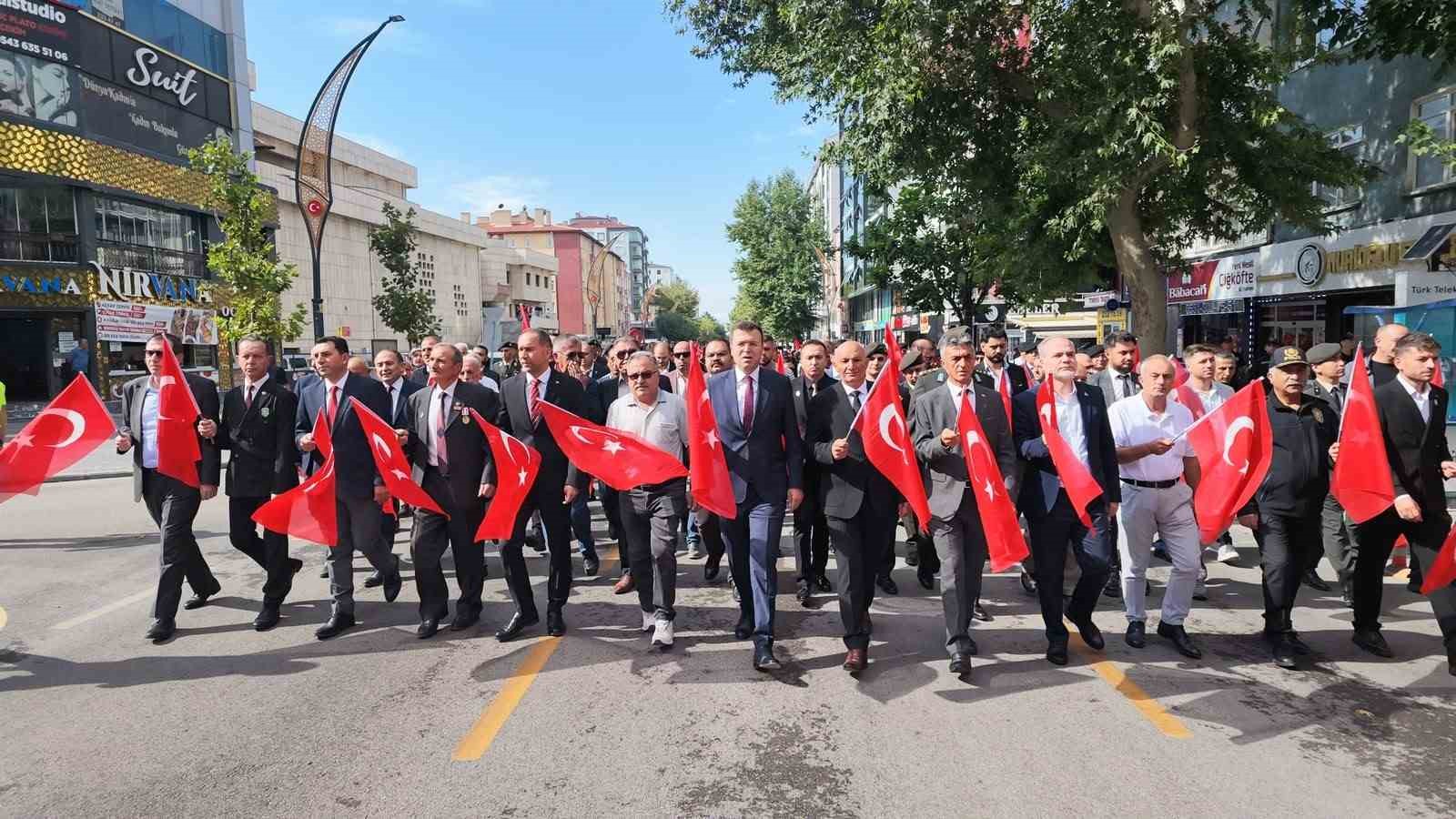 NİĞDE’DE ’KAHRAMANLARLA KARDEŞLİK YOLUNDA’ YÜRÜYÜŞÜ GERÇEKLEŞTİRİLDİ