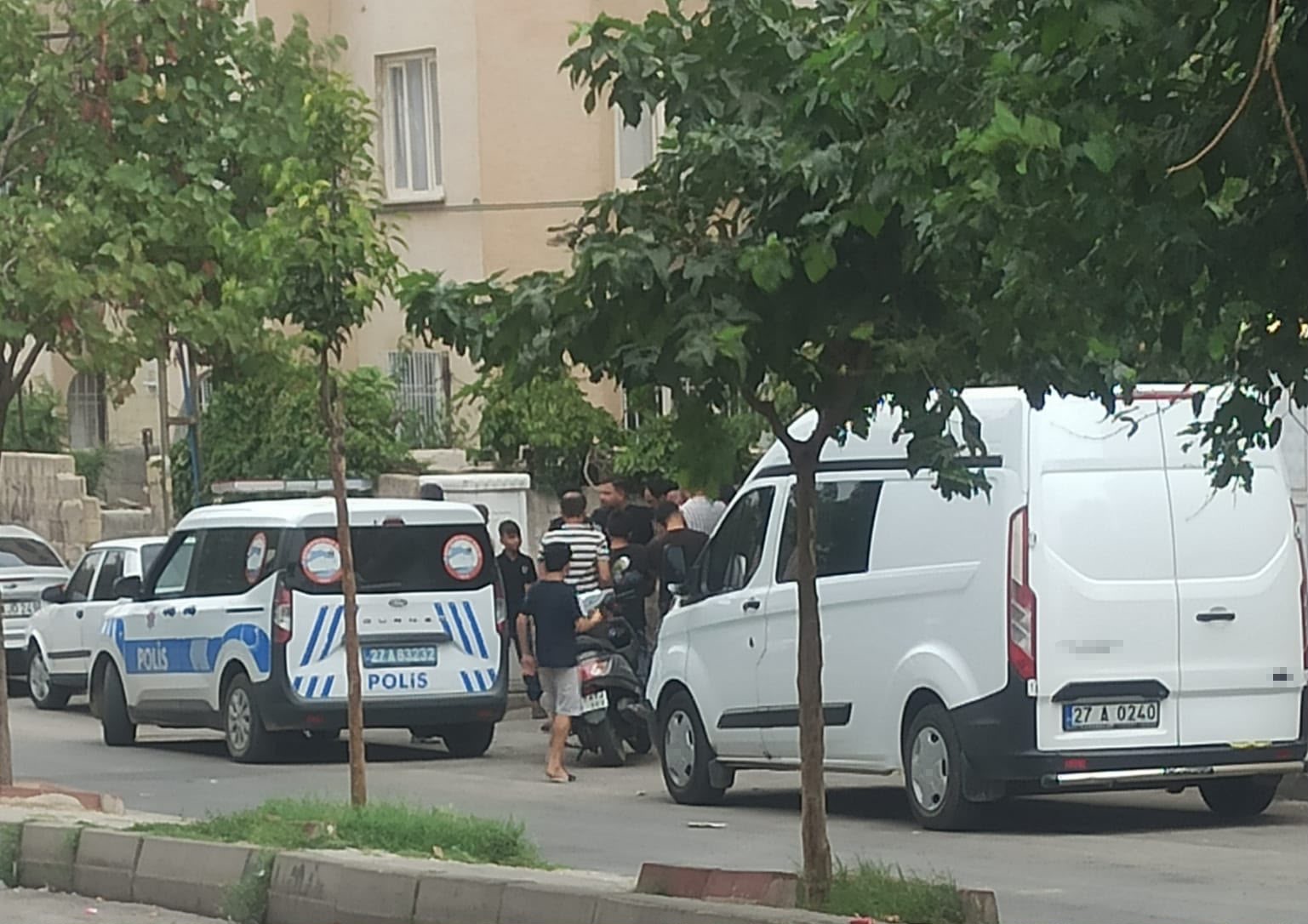 ANNESİYLE TARTIŞIRKEN HAVAYA ATEŞ ETTİ, OLANLARI İZLEYEN BALKONDAKİ KADIN YARALANDI