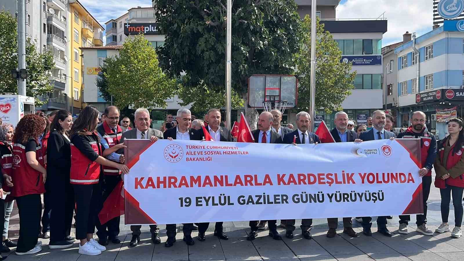 ÇORUM’DA GAZİLER GÜNÜ’NDE YÜRÜYÜŞ DÜZENLENDİ
