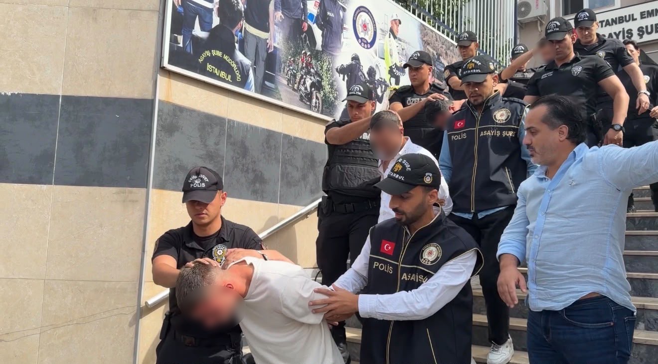FATİH’TE 2 KİŞİNİN HAYATINI KAYBETTİĞİ SİLAHLI KAVGAYA İLİŞKİN GÖZALTINA ALINAN 12 ŞÜPHELİ ADLİYEYE SEVK EDİLDİ