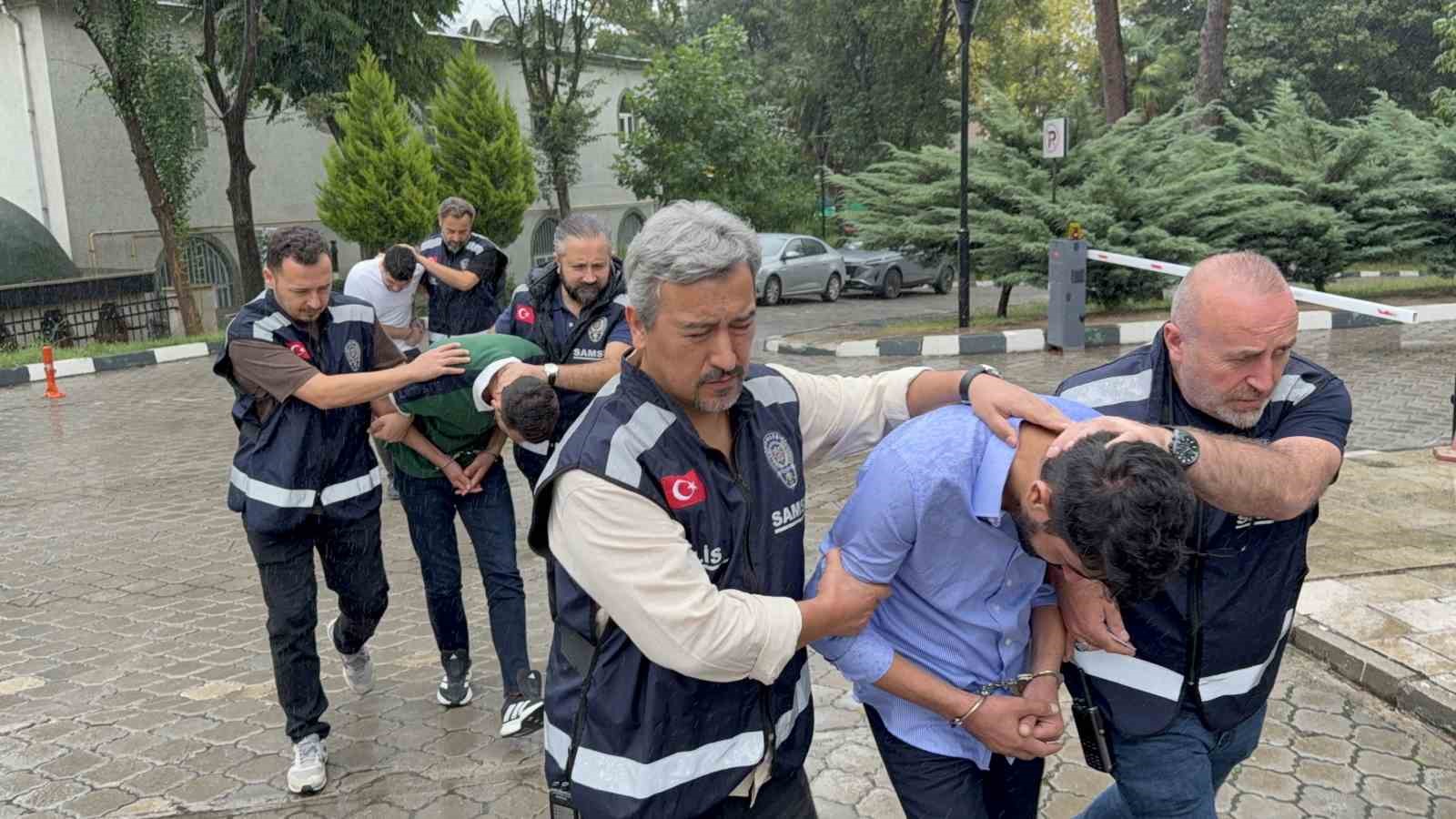 AĞLAYAN KADINI FARK EDEN SAMSUN POLİSİNİN OPERASYONU İLE YAKALANAN 3 KİŞİ TUTUKLANDI