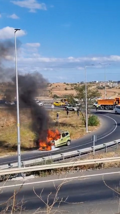 TEKİRDAĞ’DA ARAÇ ALEV ALEV YANDI