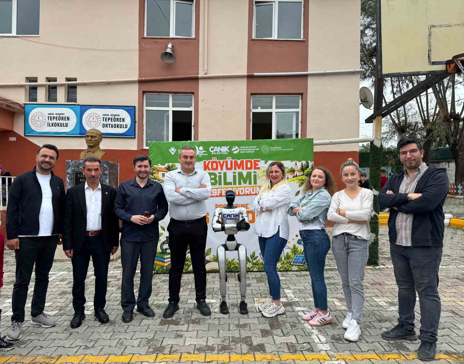 İNSANSI ROBOT CANİKMAN, KIRSAL MAHALLE OKULUNDA