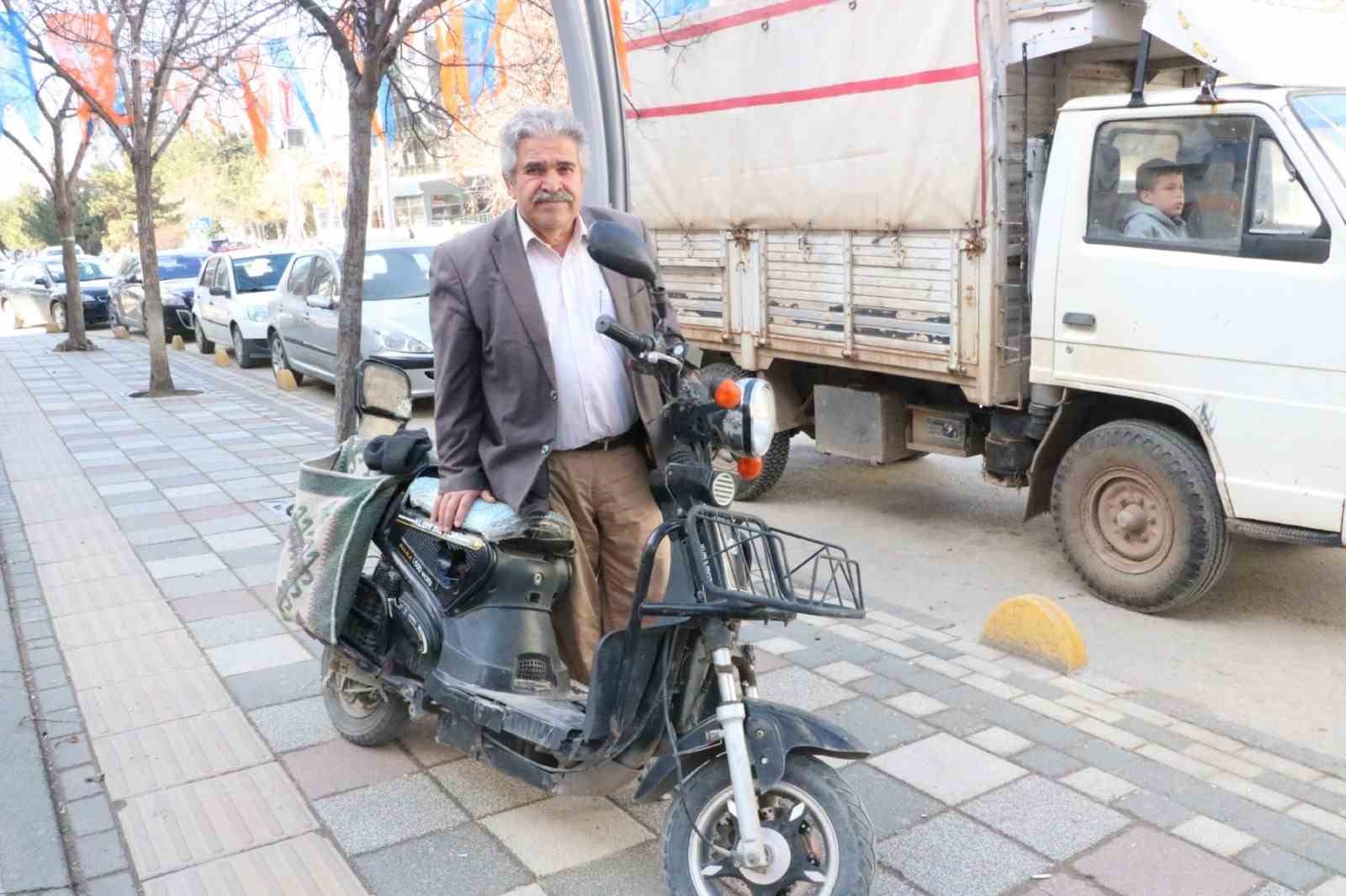 HAYATI BOYUNCA GİRDİĞİ HİÇBİR SEÇİMİ KAZANAMAYAN ADAM HAYATINI KAYBETTİ