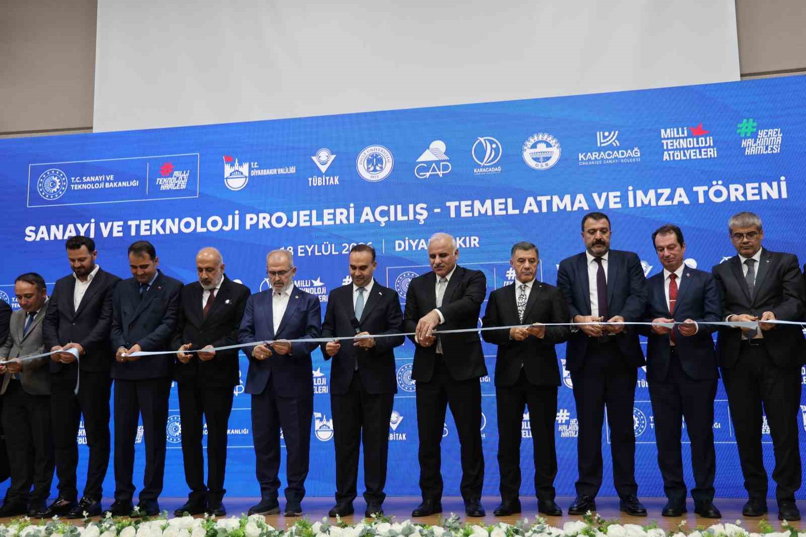 BAKAN KACIR, SANAYİ VE TEKNOLOJİ PROJELERİ TEMEL ATMA TÖRENİNE KATILDI