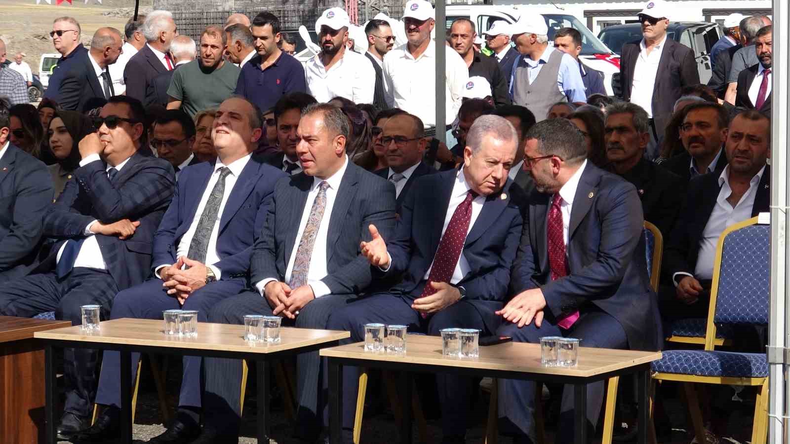 KARS BELEDİYESİ’NDEN 600 MİLYON TL’LİK YATIRIM: 53 YENİ İŞ MAKİNESİ VE 5 ÜRETİM TESİSİ HİZMETTE