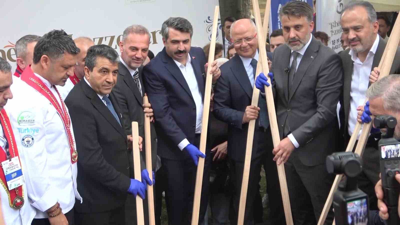 BURSA GASTRONOMİ FESTİVALİ ‘FETHEDEN LEZZETLER’ TEMASIYLA BAŞLADI