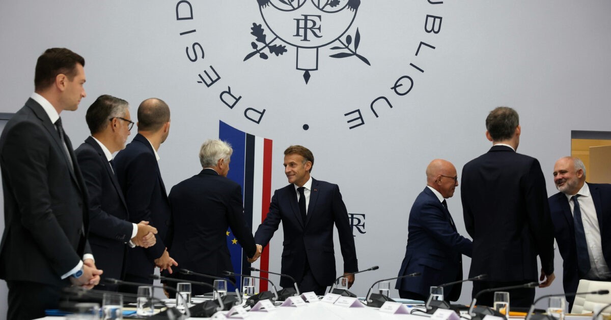 MACRON: "RUSYA’NIN AVRUPALILARA VE FRANSA’YA YÖNELİK HİBRİT TEHDİDİ YOĞUNLAŞTI"