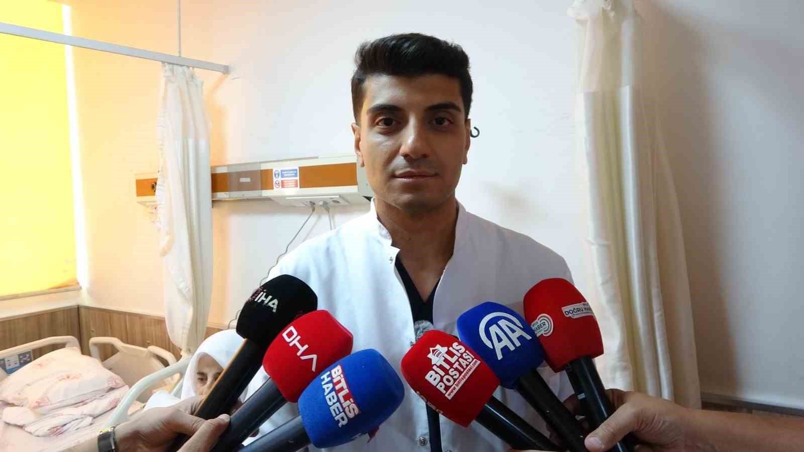 BİTLİS’TE 70 YAŞINDAKİ HASTAYA 7,5 SAATLİK KAPALI BAĞIRSAK AMELİYATI