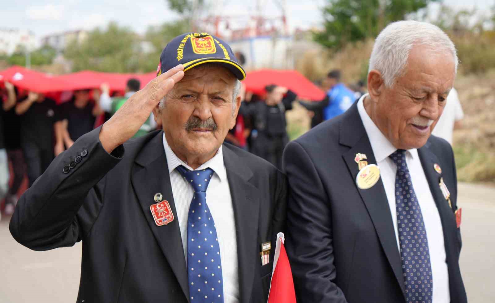 GAZİLER GÜNÜ’NDE GENÇLERDEN VEFA MESAJI: "MİNNETTARIZ"