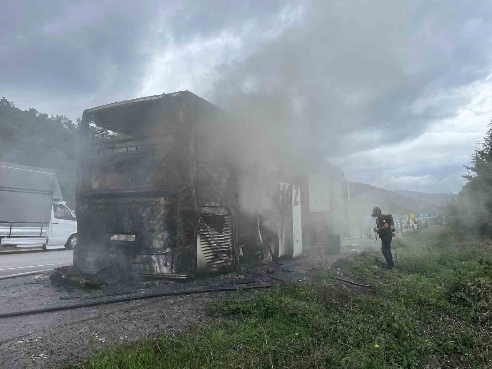 SAMSUN’DA OTOBÜS YANGINI: YOLCULAR TAHLİYE EDİLDİ