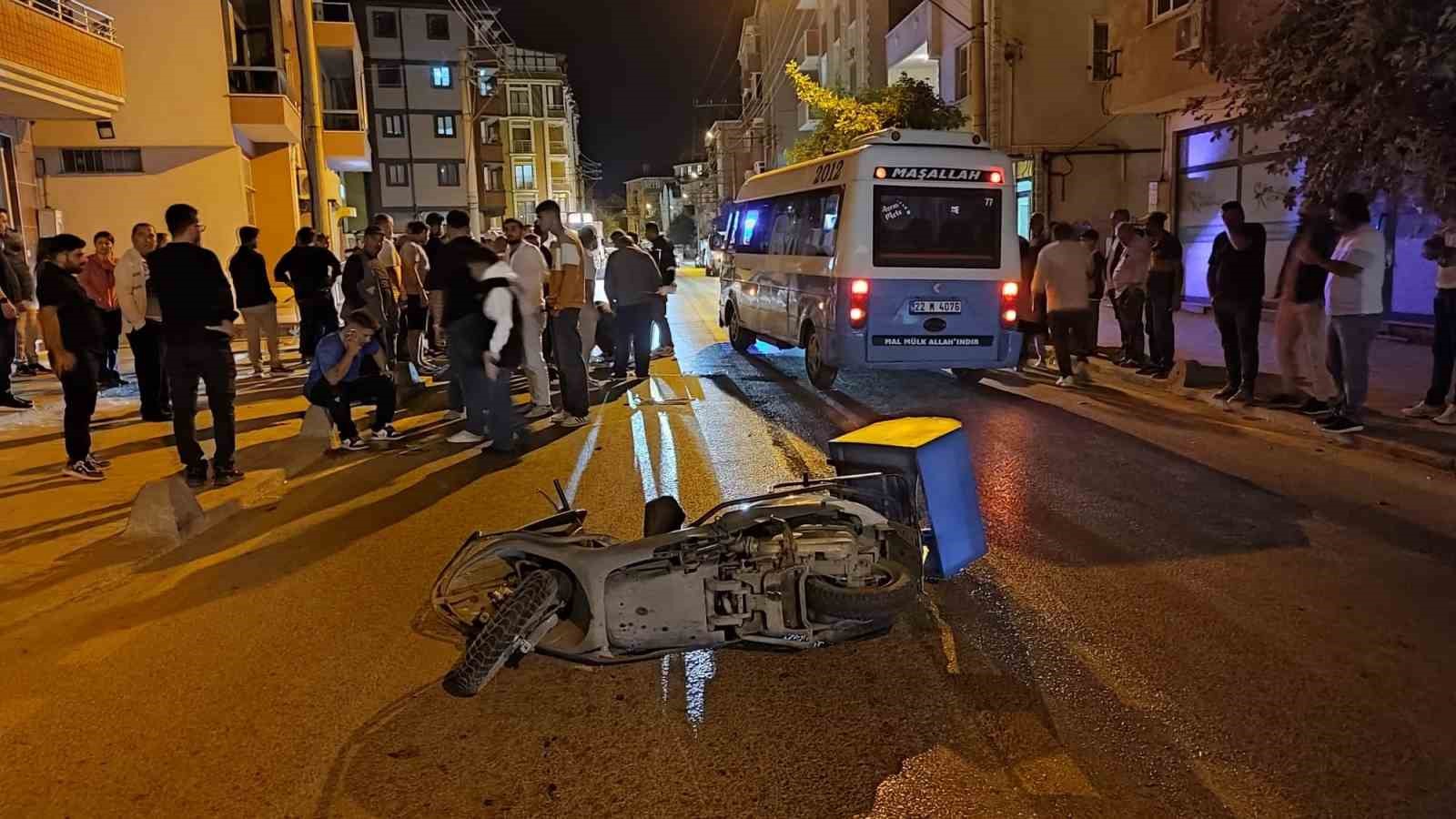 KEŞAN’DA MOTOSİKLET YAYAYA ÇARPTI: 2 YARALI