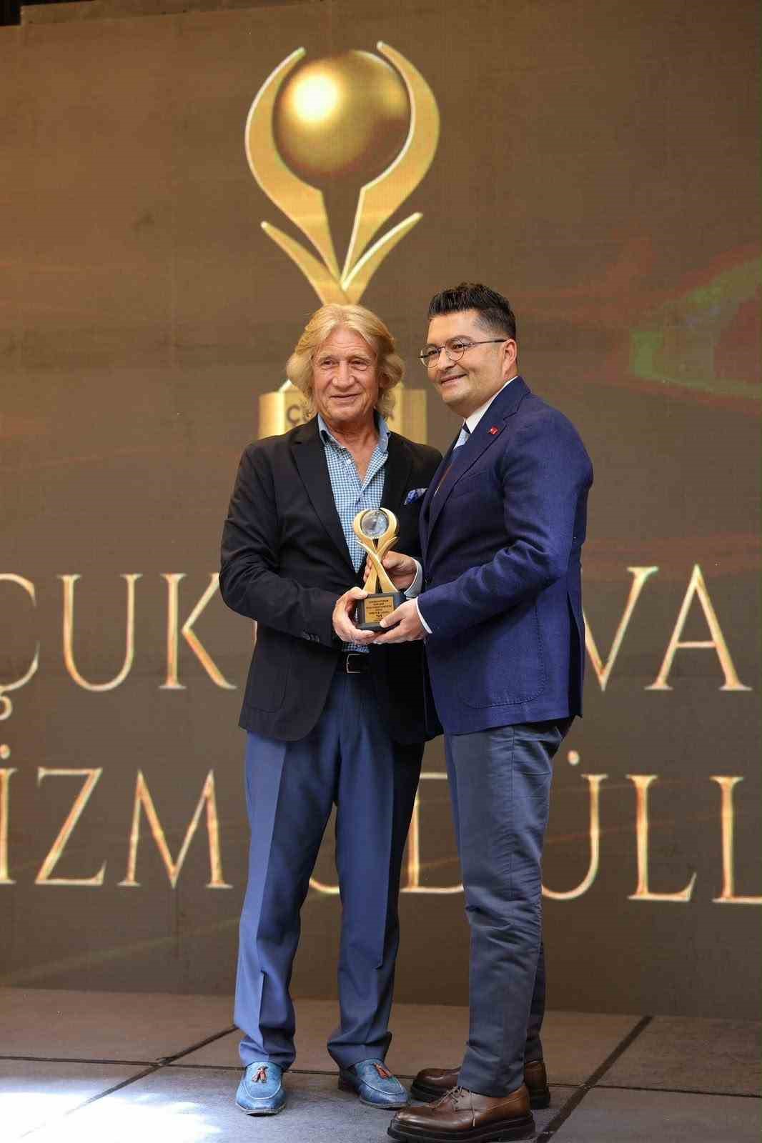 "YILIN TURİZM YÖNETİCİSİ" ÖDÜLÜ İL KÜLTÜR VE TURİZM MÜDÜRÜ DURU’YA VERİLDİ