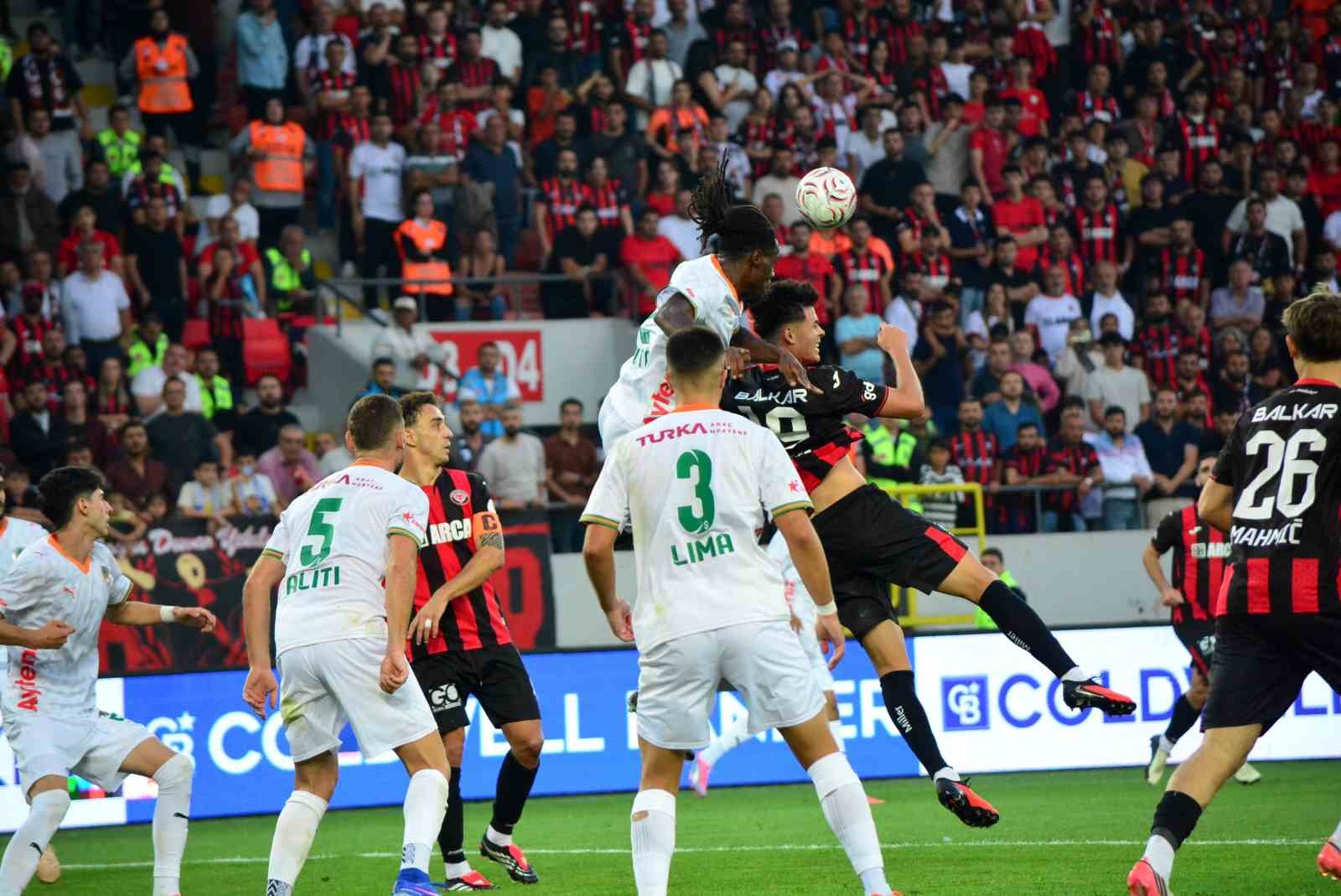 TRENDYOL SÜPER LİG: ÇORUM FK: 1 - CORENDON ALANYASPOR: 2 (MAÇ SONUCU)