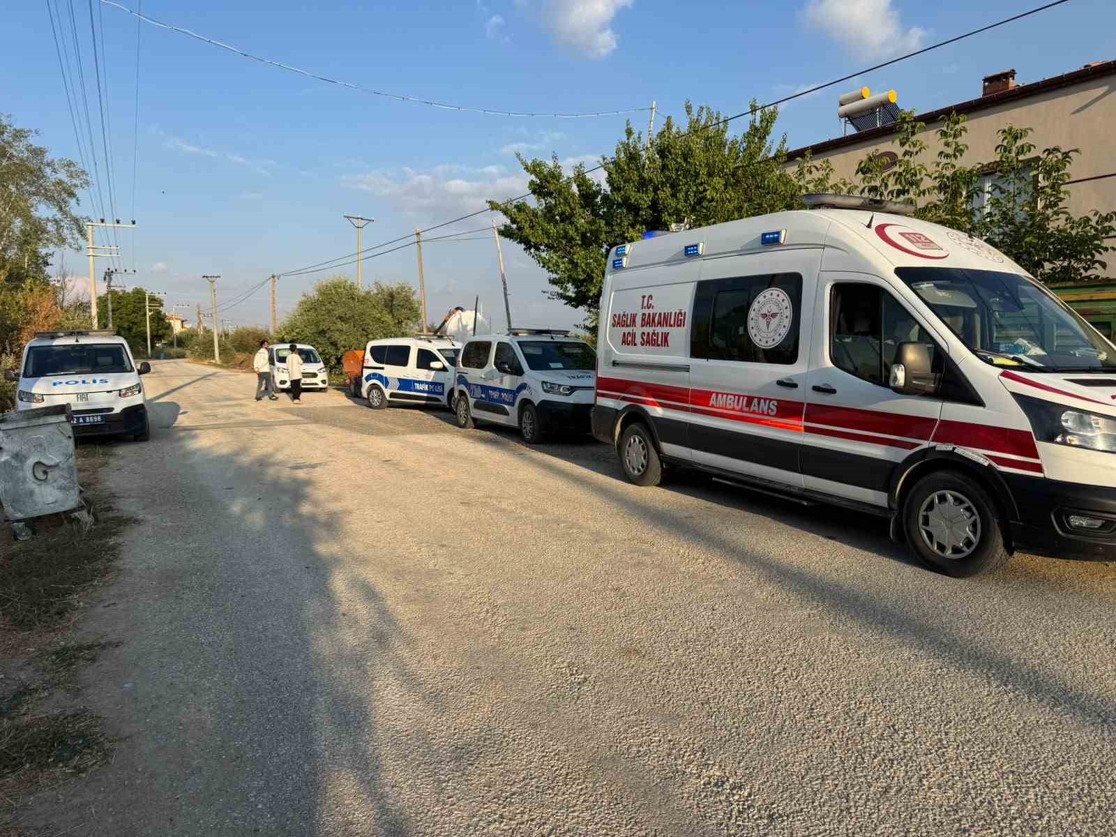 TRAKTÖRÜN ALTINDA KALAN 4 YAŞINDAKİ ÇOCUK HAYATINI KAYBETTİ