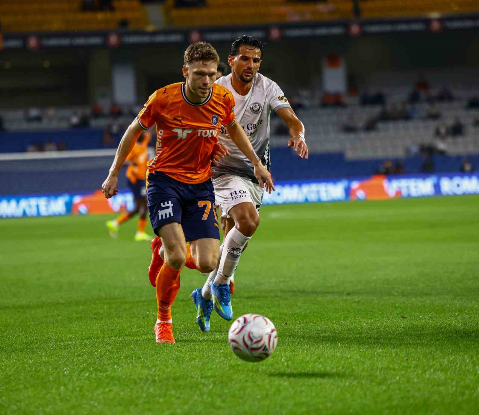TRENDYOL SÜPER LİG: BAŞAKŞEHİR: 1 - GENÇLERBİRLĞİ: 0 (MAÇ DEVAM EDİYOR)