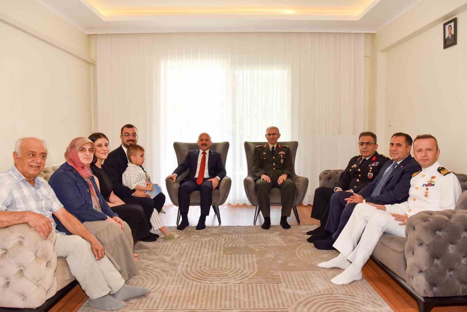 AYDIN VALİSİ VAROL, GAZİ ÇAKIR VE AİLESİYLE BİR ARAYA GELDİ