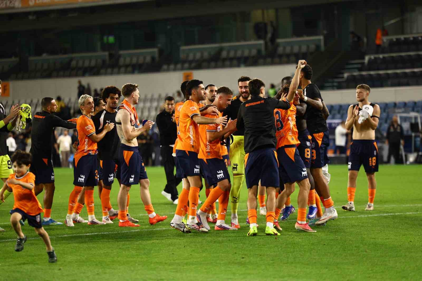 BAŞAKŞEHİR, 4 MAÇ SONRA KAZANDI