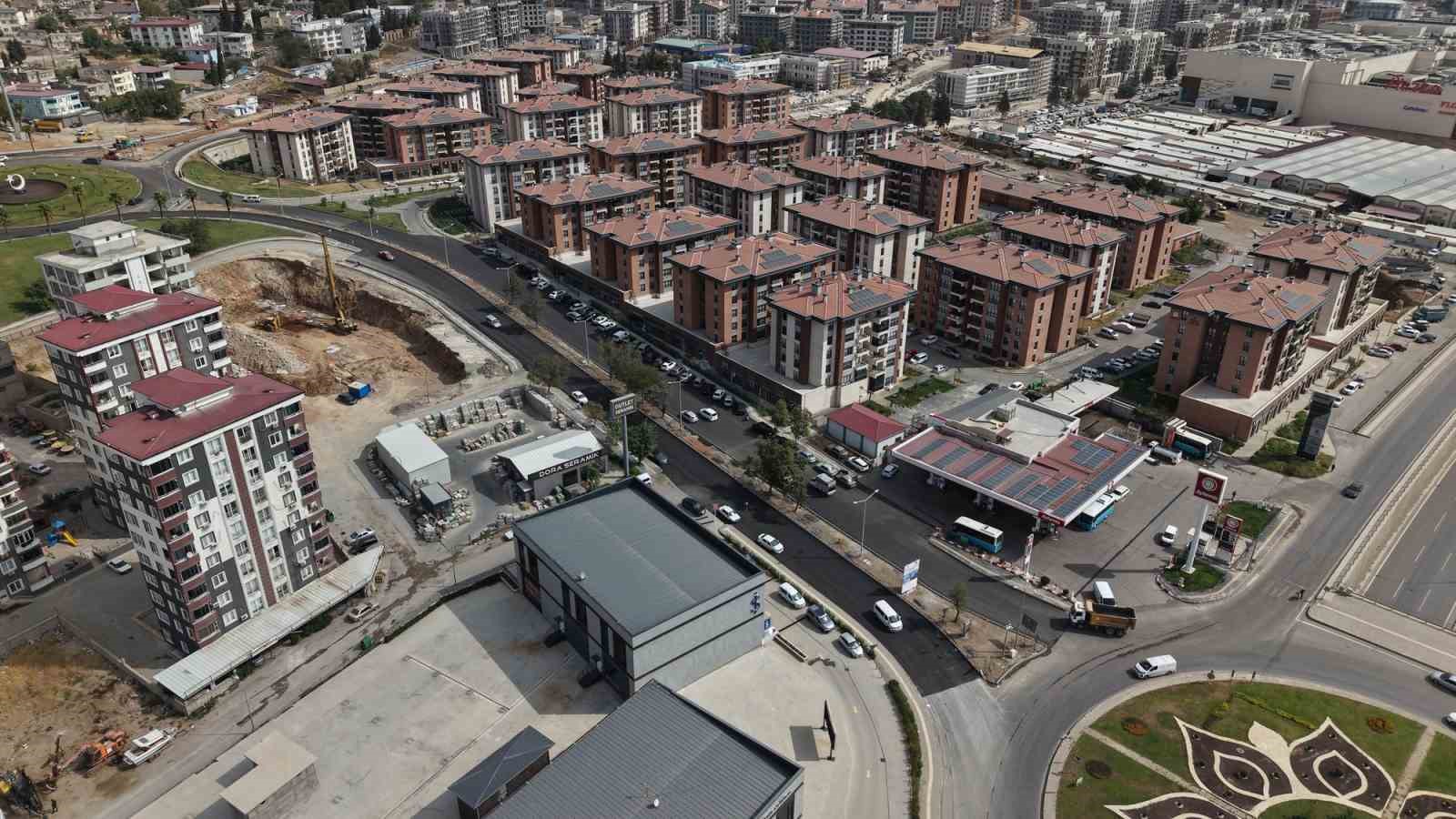 KAHRAMANMARAŞ’TA ASFALT MESAİSİ SÜRÜYOR