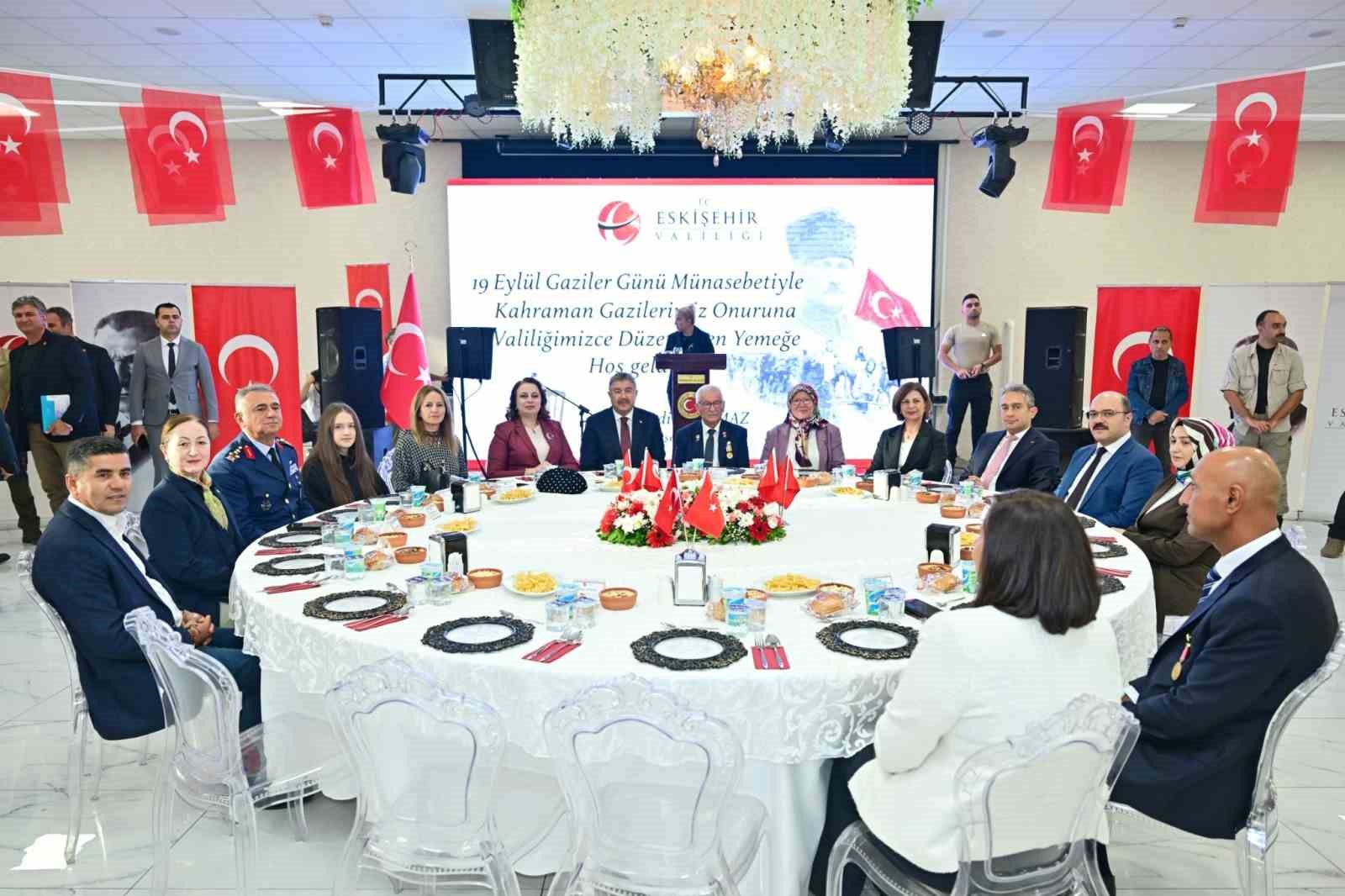 VALİ YILMAZ’DAN GAZİLER ONURUNA YEMEK PROGRAMI