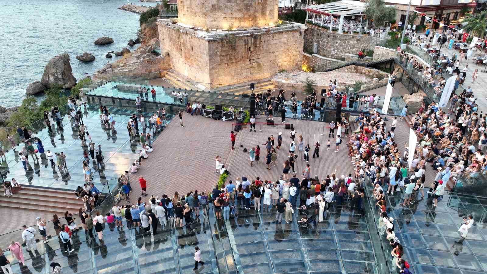 2 BİN YILLIK ATMOSFERDE SANAT VE MANZARA BULUŞTU