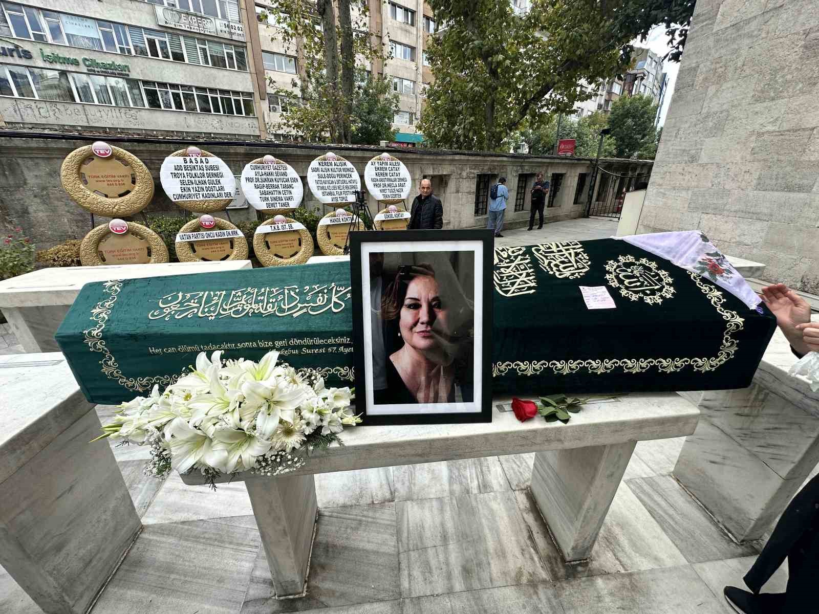 OYUNCU GÜLSEN TUNCER SON YOLCULUĞUNA UĞURLANIYOR