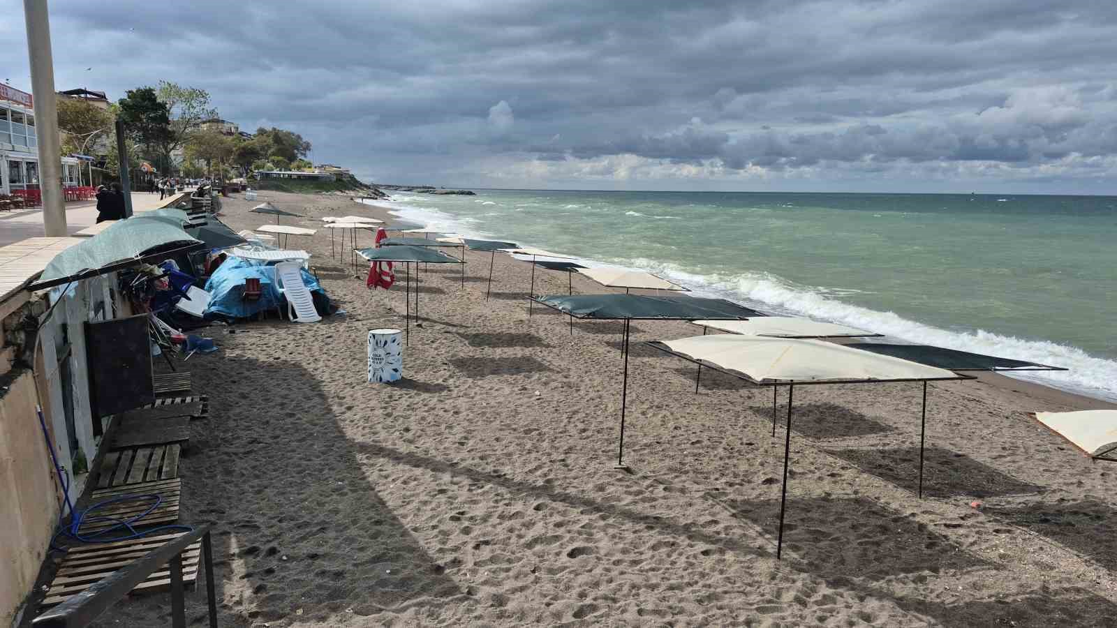 AKÇAKOCA’DA TATİLCİLER GİTTİ, KUŞLAR GELDİ