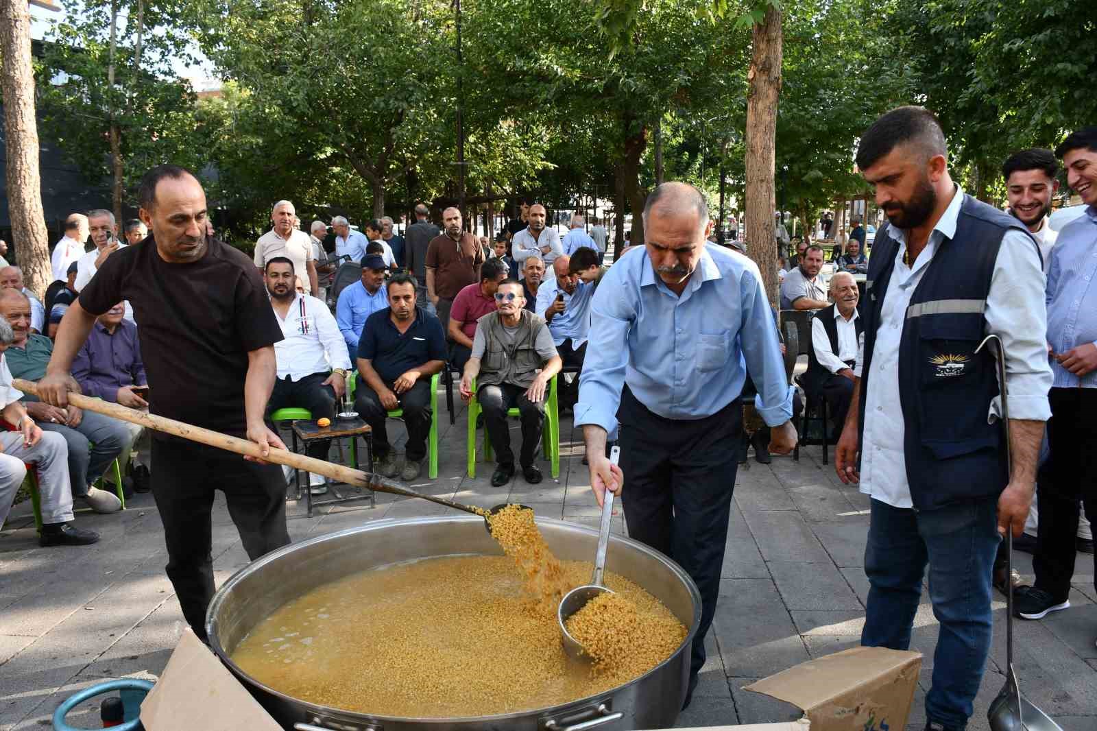 SİVEREK’TE UNUTULMAYA YÜZ TUTMUŞ BULGUR KAYNATMA GELENEĞİ YAŞATILDI