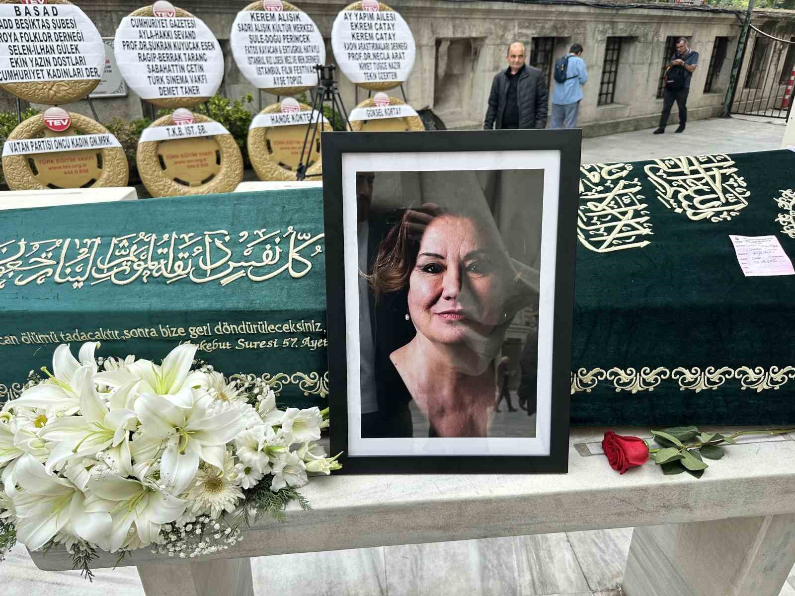 OYUNCU GÜLSEN TUNCER SON YOLCULUĞUNA UĞURLANDI
