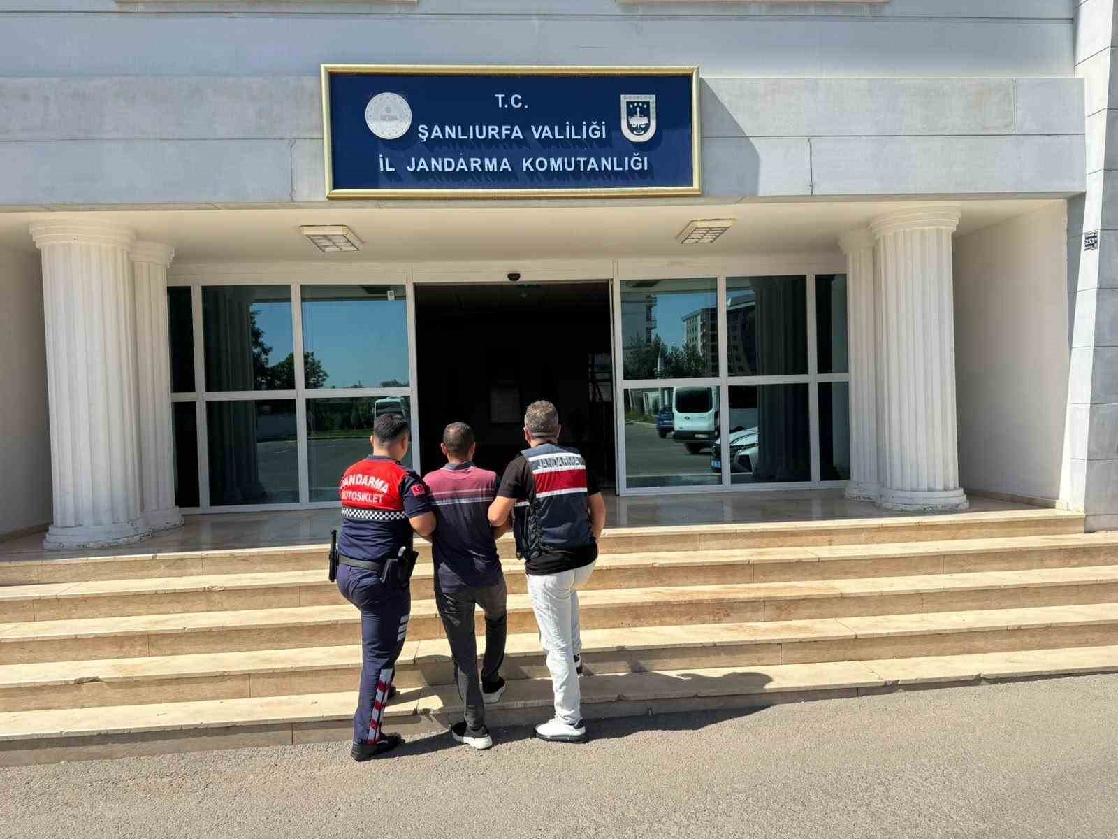 ŞANLIURFA’DA 7 YIL 6 AY KESİNLEŞMİŞ HAPİS CEZASI BULUNAN HÜKÜMLÜ YAKALANDI