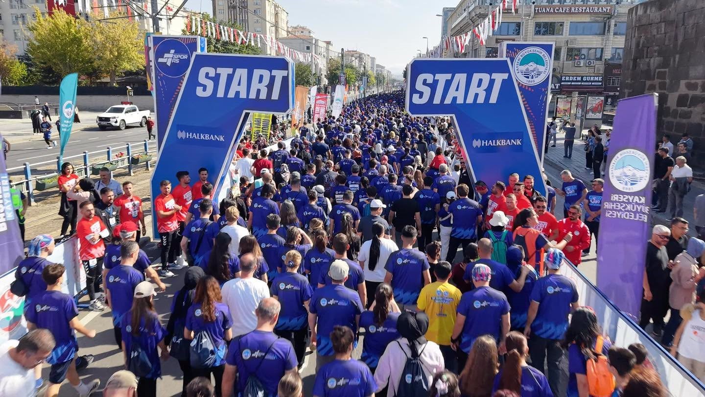 6. ULUSLARARASI KAYSERİ YARI MARATONU COŞKUYLA KOŞULDU
