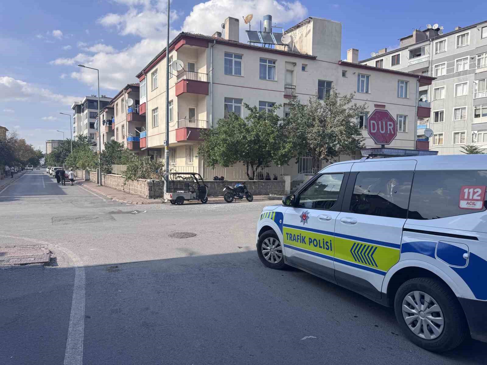 MOTOSİKLET İLE MOBİLET ÇARPIŞTI: 7 YARALI