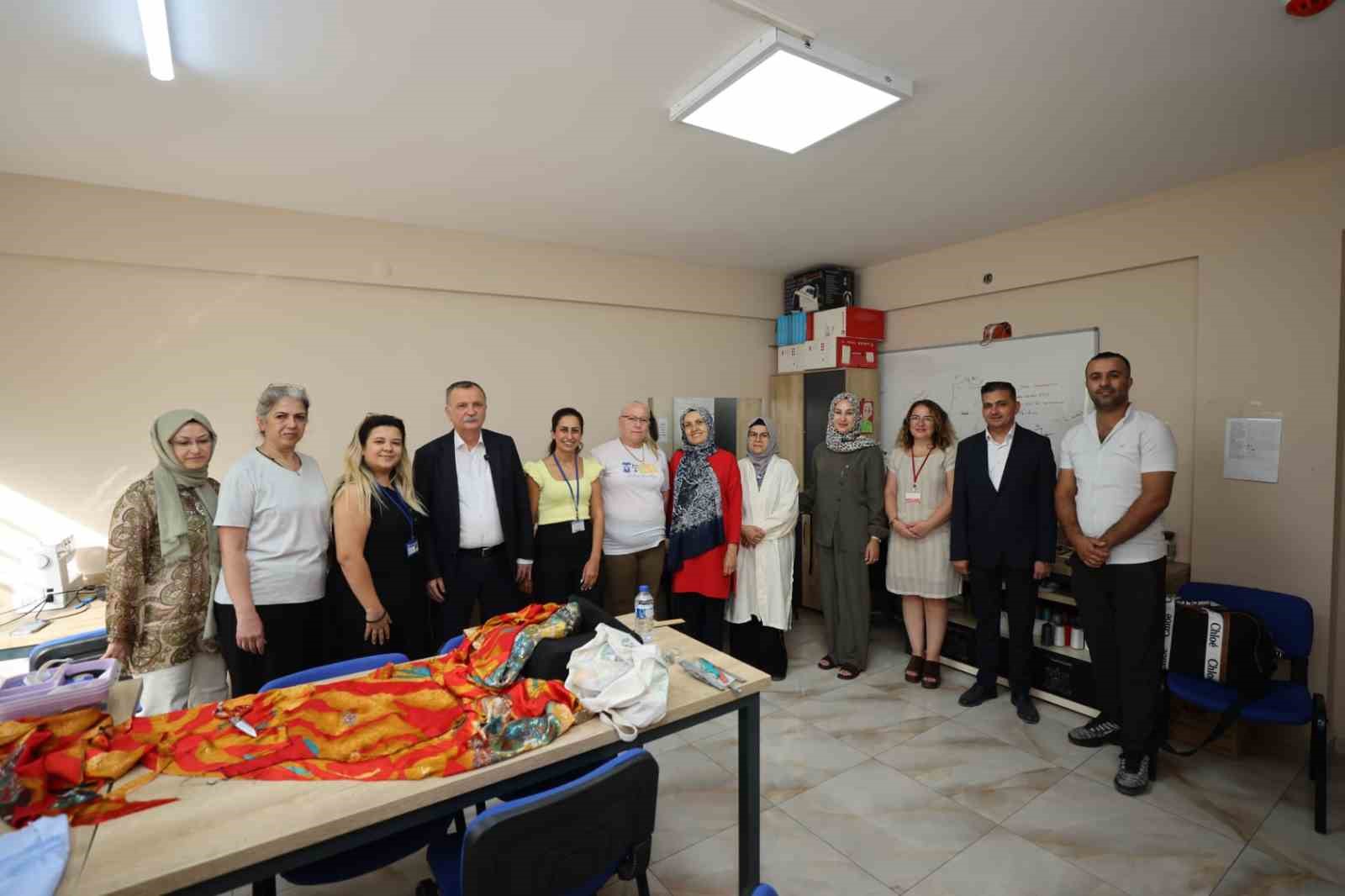 BAŞKAN BALABAN’DAN KADIN DAYANIŞMA VE EĞİTİM MERKEZLERİNE ZİYARET