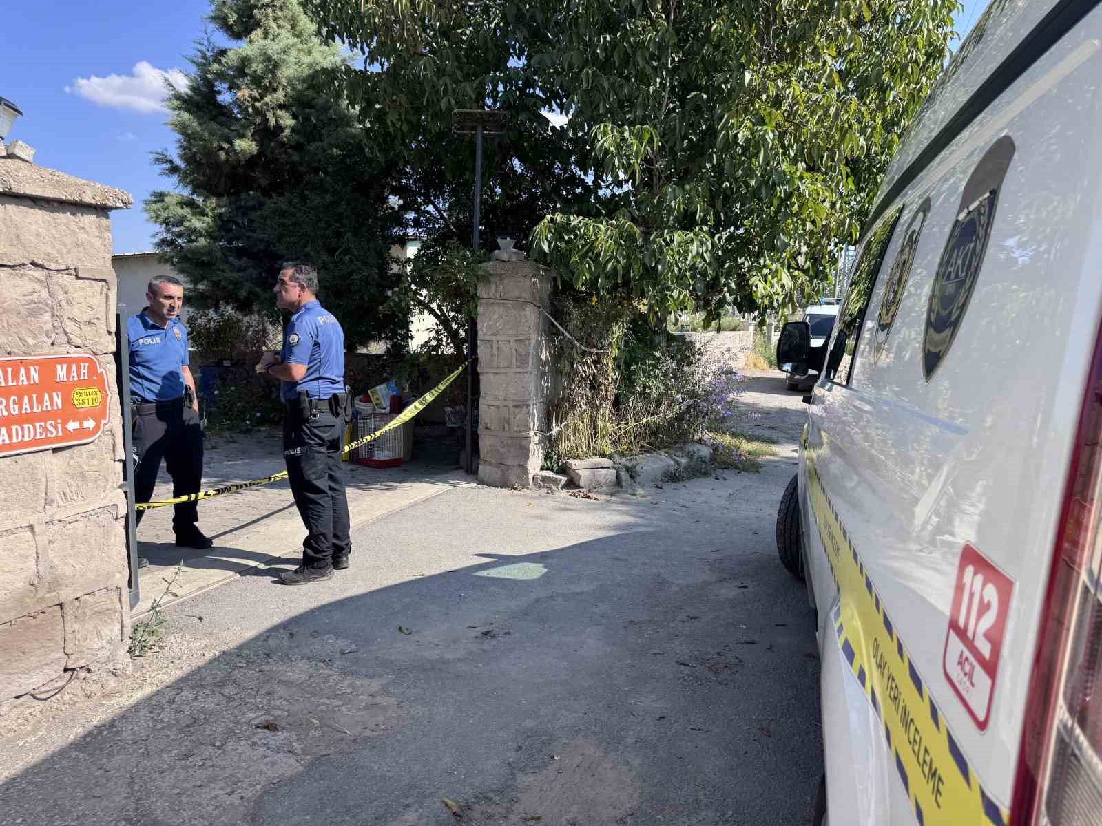 TÜFEKLE VURULAN KADIN AĞIR YARALANDI