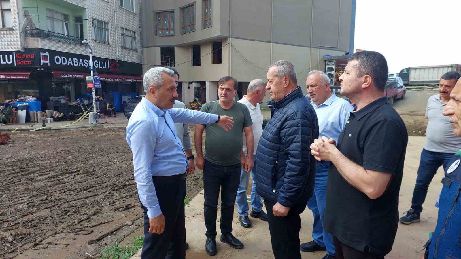 RİZE’DE SAĞANAK YAĞIŞIN VURDUĞU PAZAR’DA HASAR TESPİT ÇALIŞMALARI SÜRÜYOR