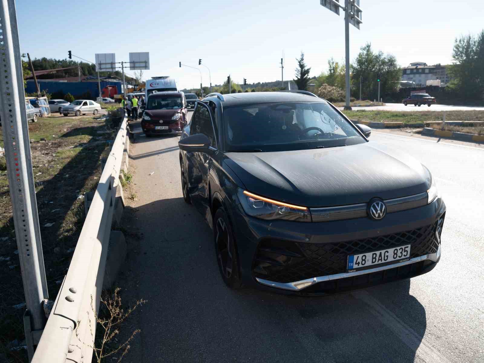KASTAMONU’DA CİP İLE HAFİF TİCARİ ARAÇ ÇARPIŞTI: 2 YARALI