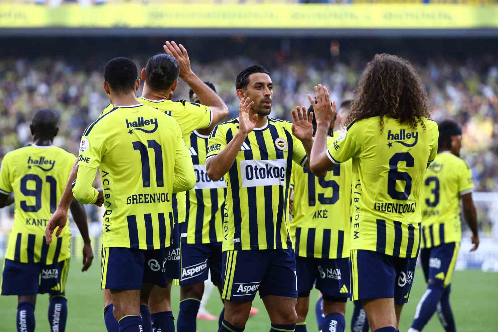 FENERBAHÇE, TARİHİNİN EN FARKLI GALİBİYETİNİ ALDI