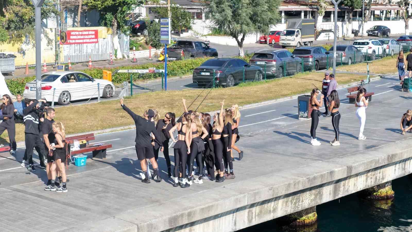 İSTANBUL BOĞAZI’NDA GÖRKEMLİ YAZA VEDA: YÜZLERCE JET SKİ BOĞAZDA GÖRSEL ŞÖLEN OLUŞTURDU