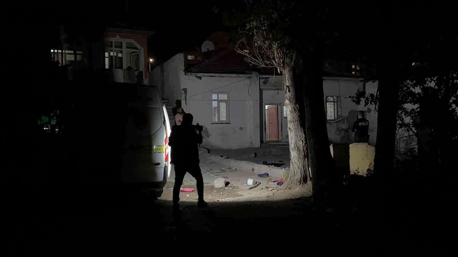 EVİNDE BIÇAKLI SALDIRIYA UĞRAYAN 12 YAŞINDAKİ ÇOCUK YARALANDI