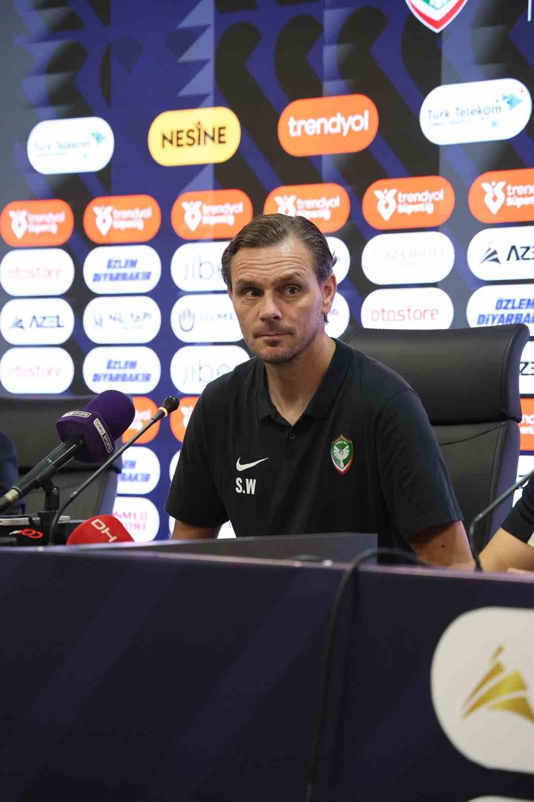 STEF WİLS: "HAK ETTİĞİMİZ BİR GALİBİYET ALDIK"