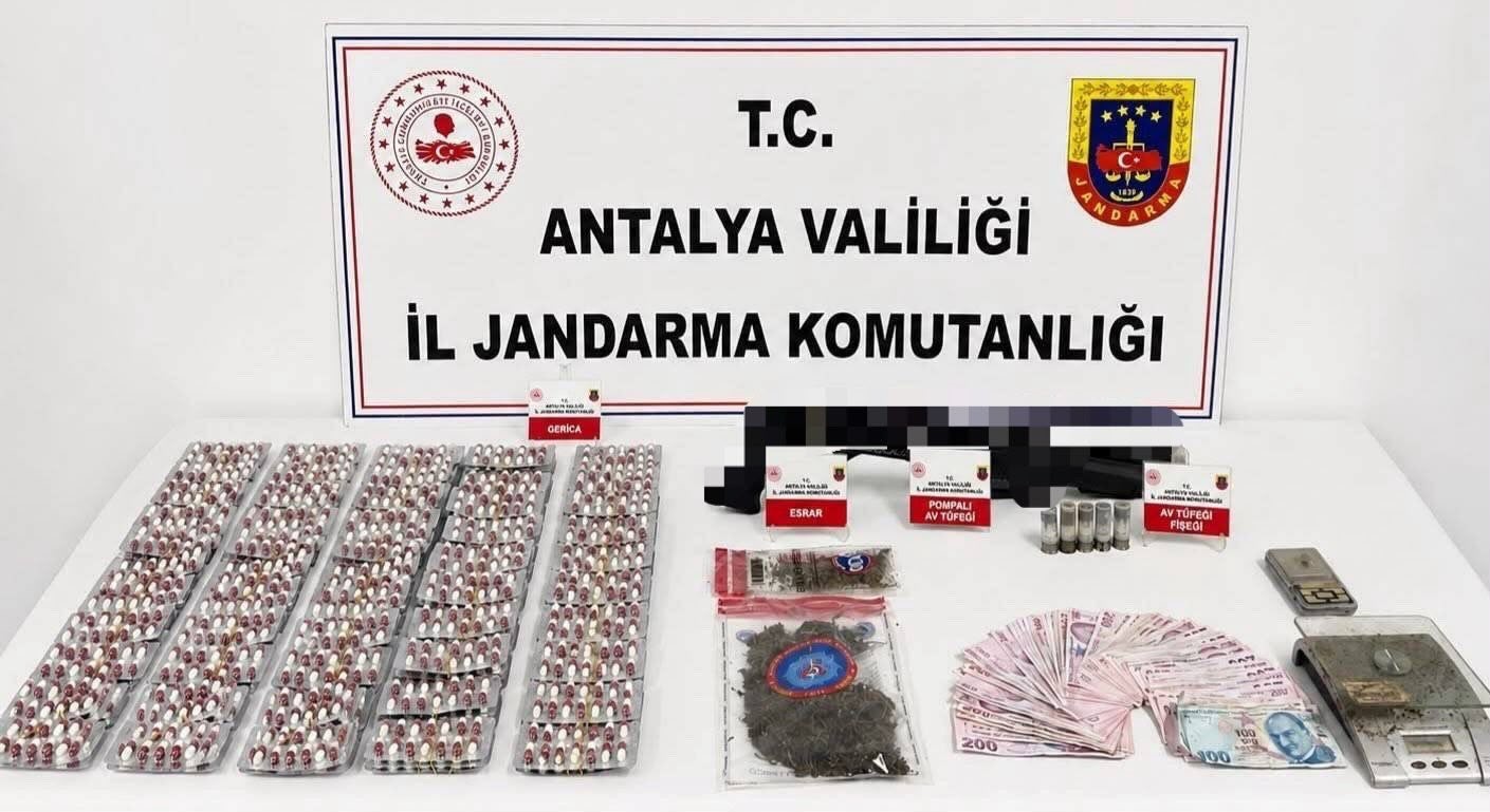 ANTALYA’DA İKİ İLÇEDE UYUŞTURUCU OPERASYONU: 6,8 KİLO SKUNK ELE GEÇİRİLDİ