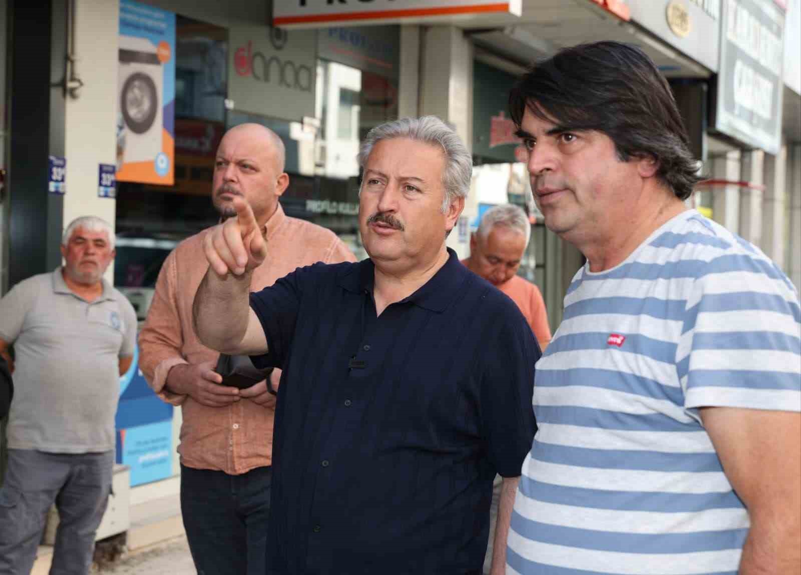 ŞEHRİN MERKEZİNDEKİ CADDELERİN YAYA YOLLARI YENİLENİYOR
