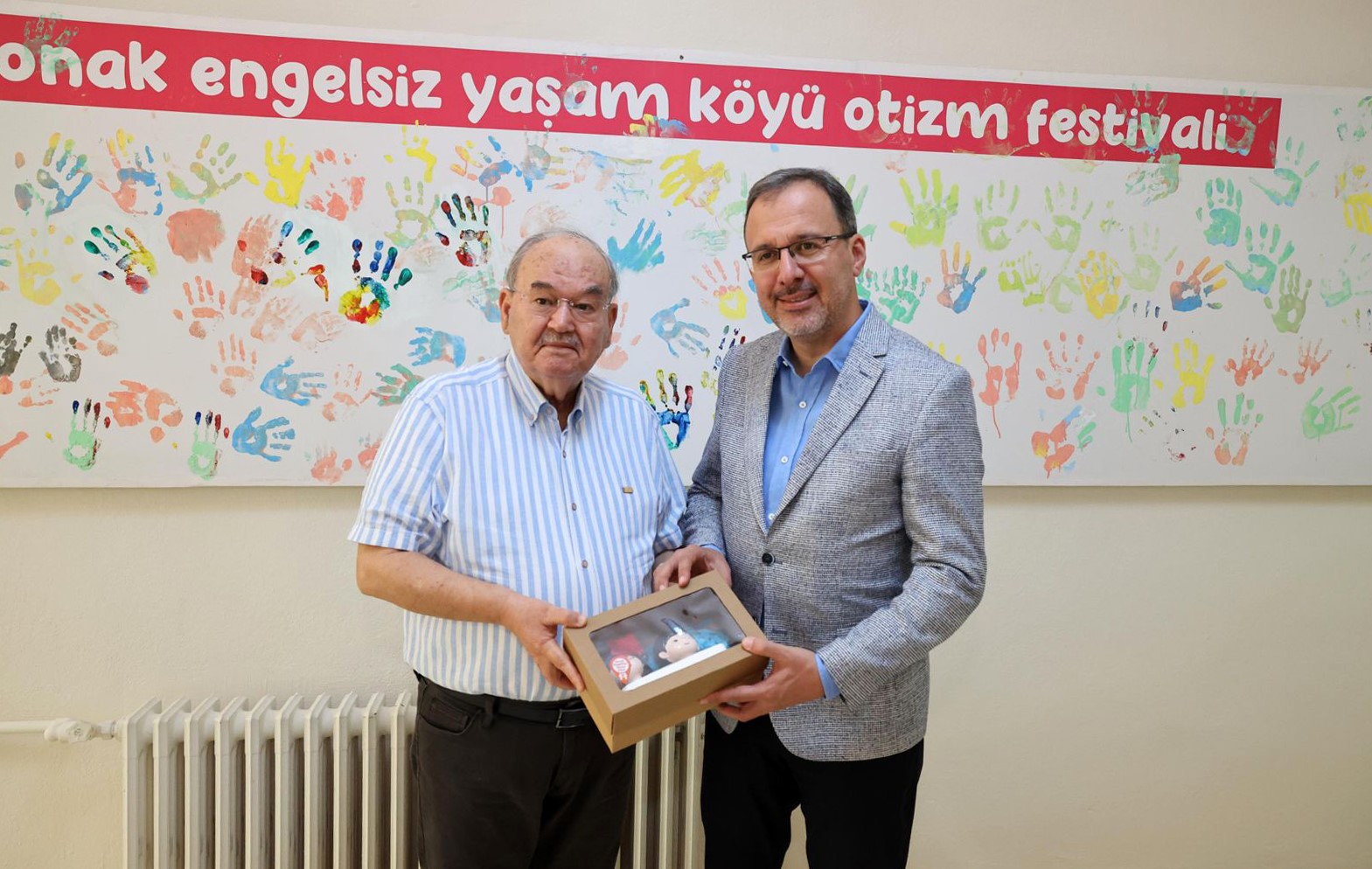 KASAPOĞLU: "BURHAN ÖZFATURA İZMİR’İN HAFIZASINDA YAŞAYACAK"