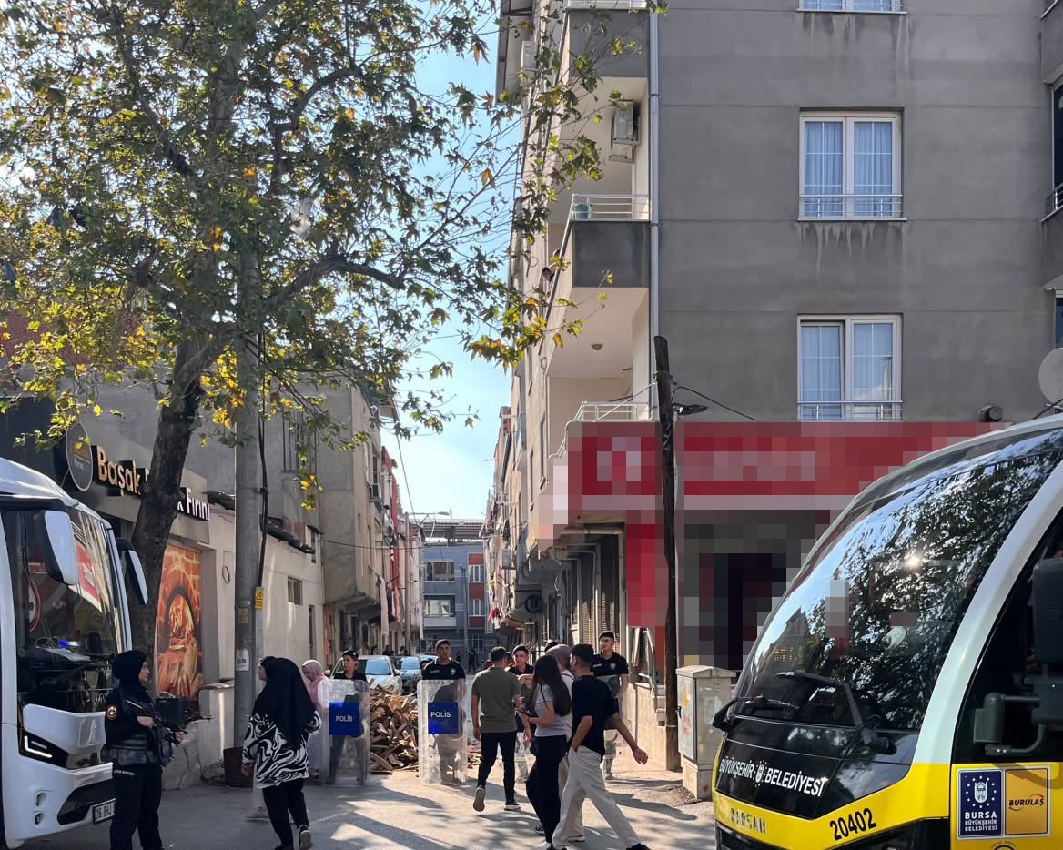 BURSA’DA ÇAY OCAĞI ÖNÜNDE SİLAHLI SALDIRI: 1 YARALI