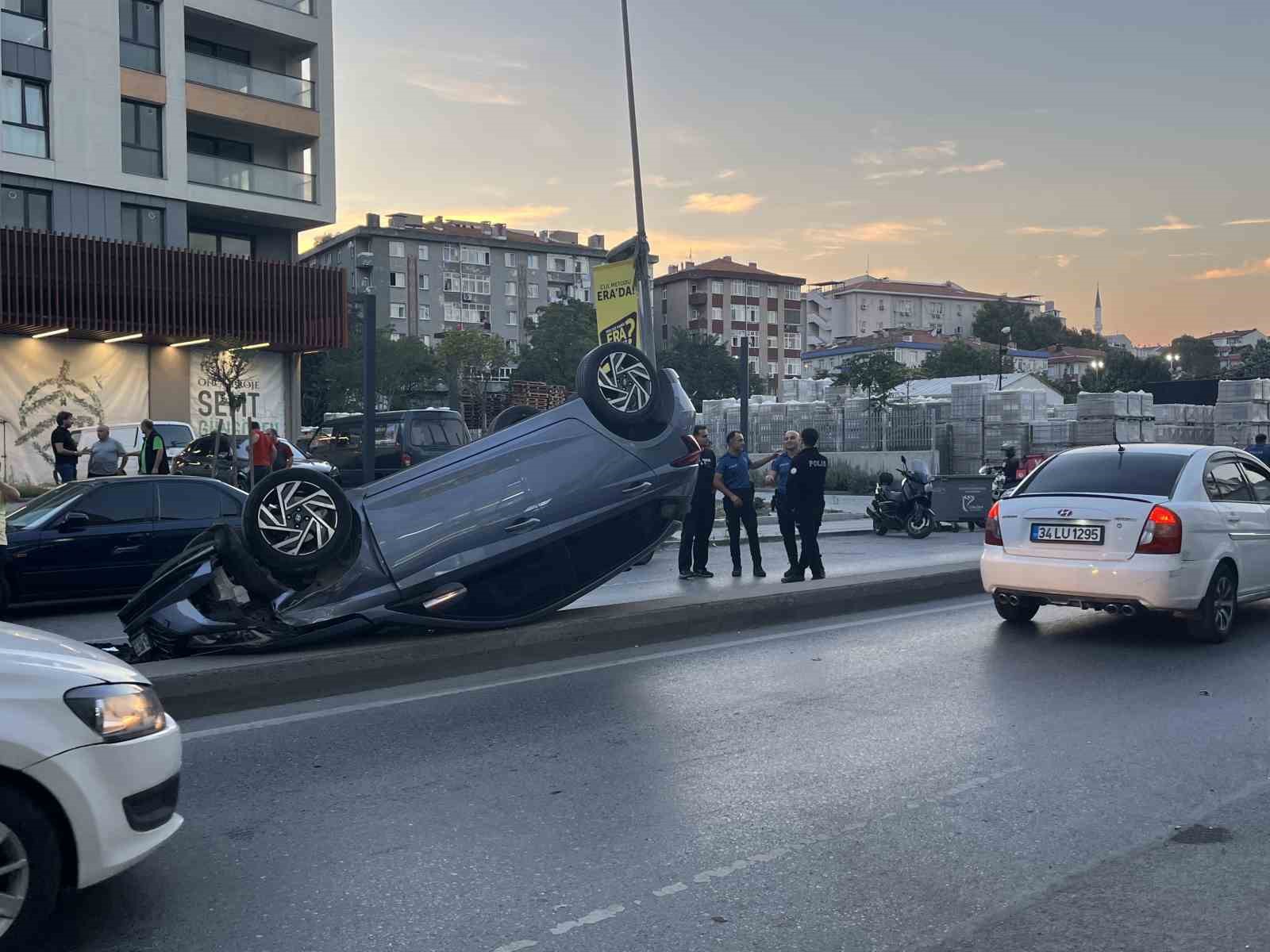 GÜNGÖREN’DE KAZA YAPAN ARACIN TAKLA ATTIĞI ANLAR KAMERADA