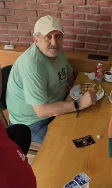 AĞAÇTAN DÜŞTÜ, MERDİVENİ TUTAN KİŞİ HAYATINI KAYBETTİ