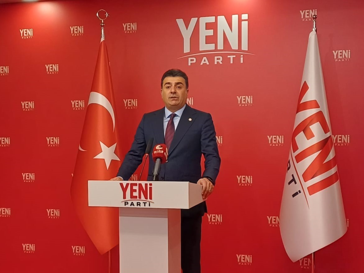 YENİ PARTİ SÖZCÜSÜ EMRE: "YENİ PARTİ İSMİNİN BAŞINA KÜÇÜK BİR DÜZENLEME KOYARAK KONUYU KAPATABİLİRİZ"
