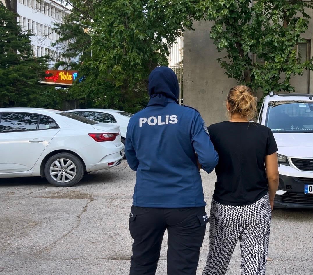 19 YIL 8 AY HAPİS CEZASIYLA ARANAN FİRARİ HÜKÜMLÜ GİZLİ BÖLMEDE YAKALANDI