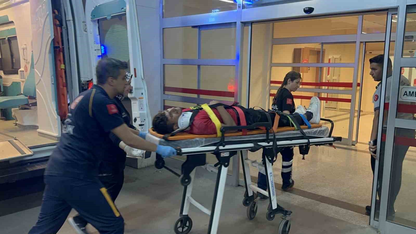 MOTOSİKLET İLE OTOMOBİL ÇARPIŞTI: 1 YARALI