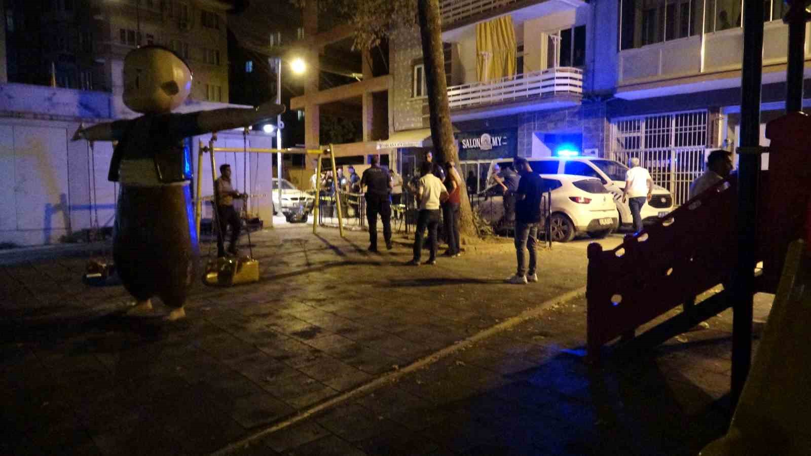 HUSUMETLİLERİN TARTIŞMASI KANLI BİTTİ: 1 YARALI